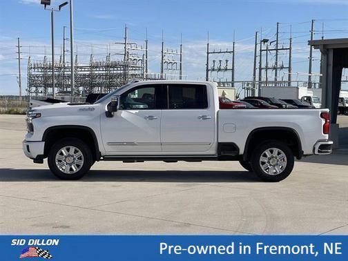 Iridescent Pearl Tricoat 2025 Chevrolet Silverado 2500 High Country