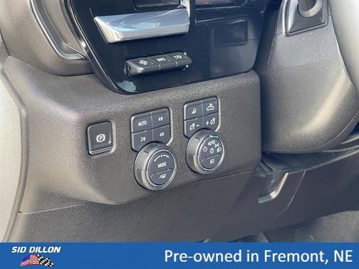 Iridescent Pearl Tricoat 2025 Chevrolet Silverado 2500 High Country