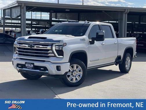 Iridescent Pearl Tricoat 2025 Chevrolet Silverado 2500 High Country