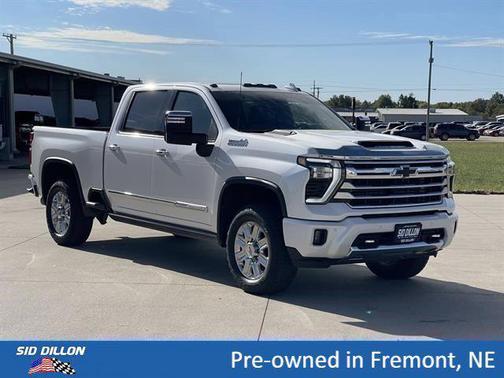 Iridescent Pearl Tricoat 2025 Chevrolet Silverado 2500 High Country