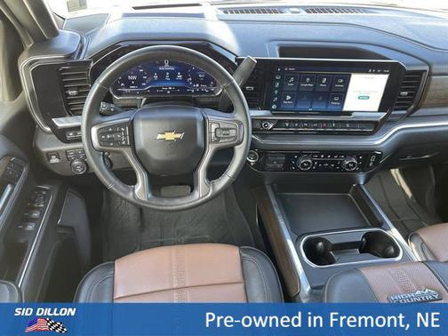 Iridescent Pearl Tricoat 2025 Chevrolet Silverado 2500 High Country
