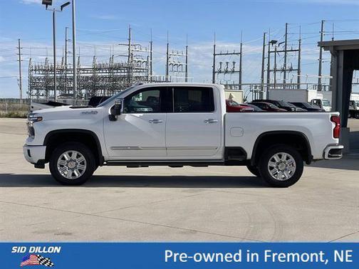 Iridescent Pearl Tricoat 2025 Chevrolet Silverado 2500 High Country