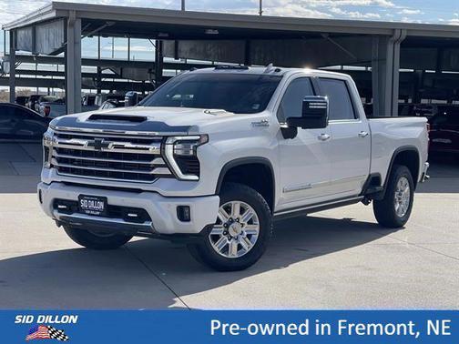 Iridescent Pearl Tricoat 2025 Chevrolet Silverado 2500 High Country