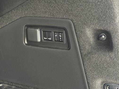 Vibrant White Tricoat 2026 Cadillac Escalade Sport Platinum