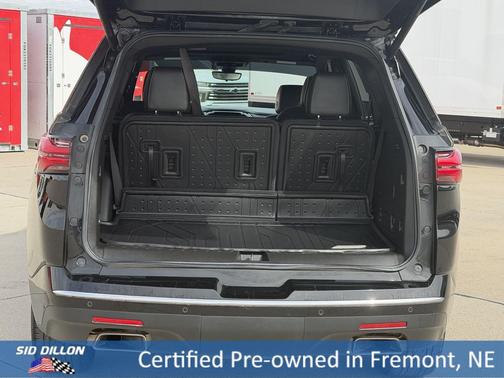 Mosaic Black Metallic 2023 Chevrolet Traverse Premier