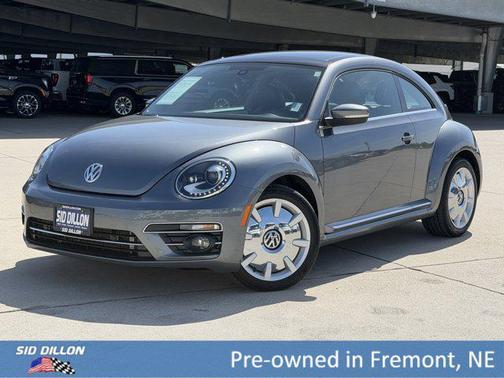 Platinum Gray Metallic 2018 Volkswagen Beetle 2.0T SE