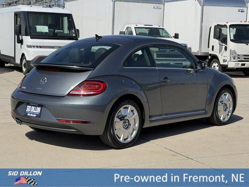 Platinum Gray Metallic 2018 Volkswagen Beetle 2.0T SE
