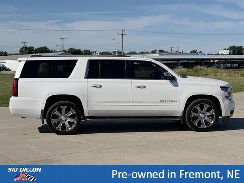 Iridescent Pearl Tricoat 2017 Chevrolet Suburban Premier