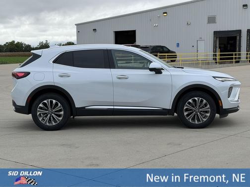 Iridescent White Tricoat 2026 Buick Envision Preferred AWD