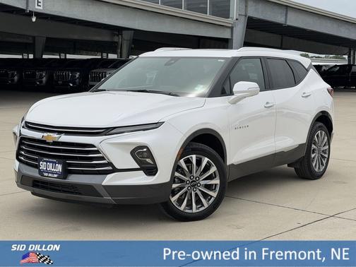 Iridescent Pearl Tricoat 2025 Chevrolet Blazer Premier