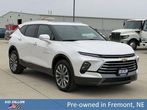 Iridescent Pearl Tricoat 2025 Chevrolet Blazer Premier