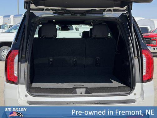 White Frost Tricoat 2023 GMC Yukon XL SLT