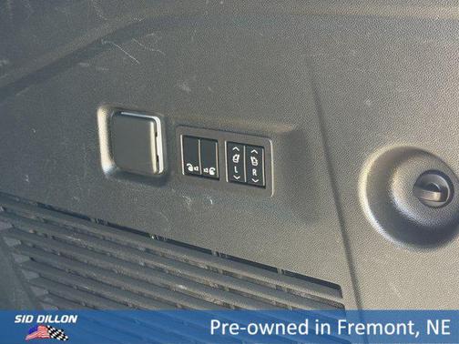 White Frost Tricoat 2023 GMC Yukon XL SLT