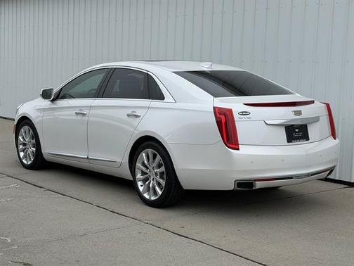 Crystal White Tricoat 2016 Cadillac XTS Luxury
