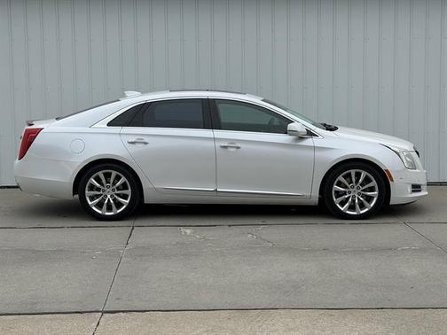 Crystal White Tricoat 2016 Cadillac XTS Luxury