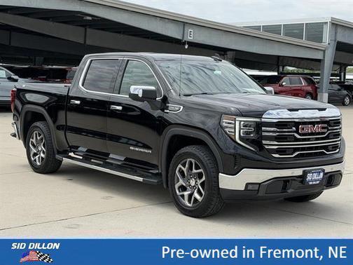 Onyx Black 2022 GMC Sierra 1500 SLT
