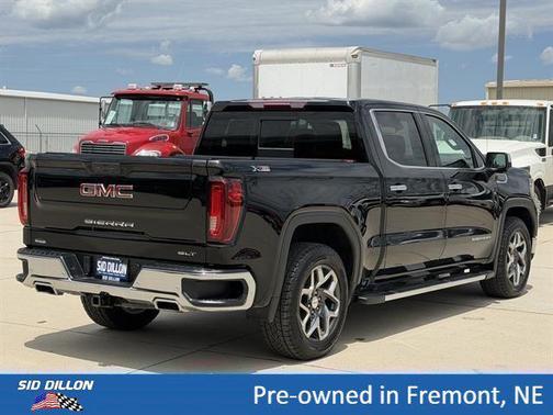 Onyx Black 2022 GMC Sierra 1500 SLT
