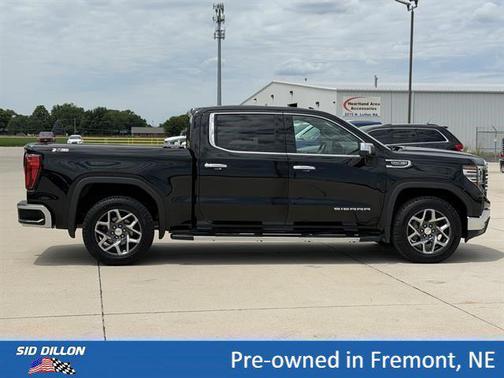 Onyx Black 2022 GMC Sierra 1500 SLT