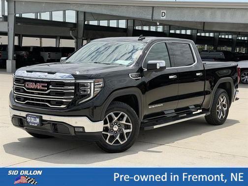 Onyx Black 2022 GMC Sierra 1500 SLT