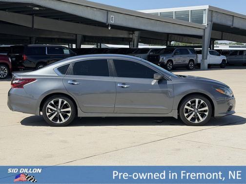 Gun Metallic 2017 Nissan Altima 2.5 SR