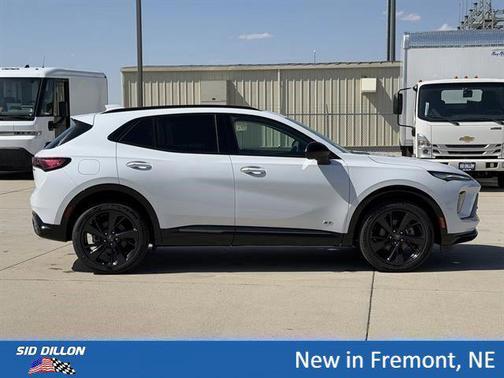 Iridescent White Tricoat 2026 Buick Envision Sport Touring AWD
