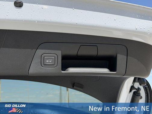 Iridescent White Tricoat 2026 Buick Envision Sport Touring AWD