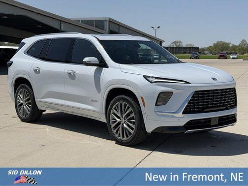 iridescent white tricoat 2026 Buick Enclave Avenir FWD