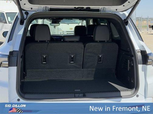 iridescent white tricoat 2026 Buick Enclave Avenir FWD