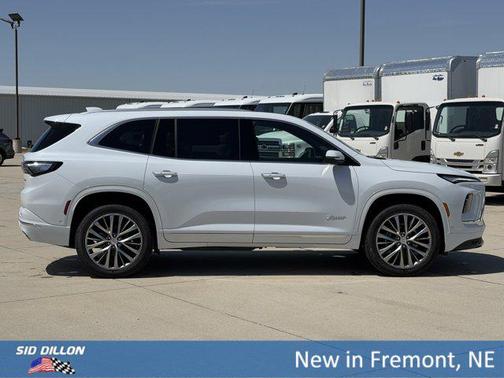 iridescent white tricoat 2026 Buick Enclave Avenir FWD