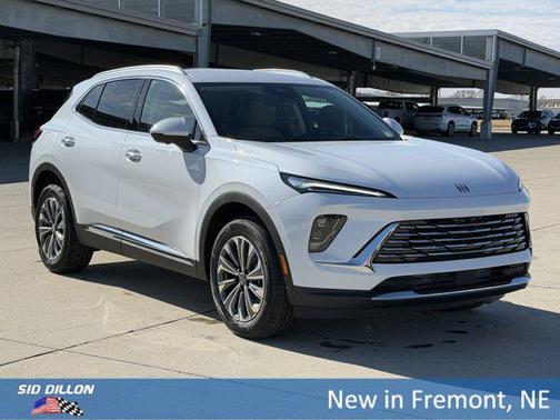 Iridescent White Tricoat 2026 Buick Envision Preferred AWD