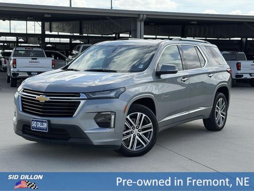 Sterling Gray Metallic 2023 Chevrolet Traverse High Country