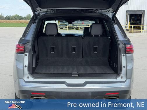 Sterling Gray Metallic 2023 Chevrolet Traverse High Country