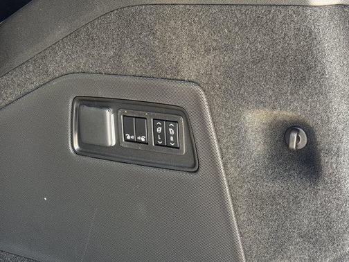 Argent Silver Metallic 2026 Cadillac Escalade Sport