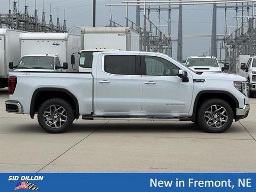 Glacier White Tricoat 2026 GMC Sierra 1500 SLT
