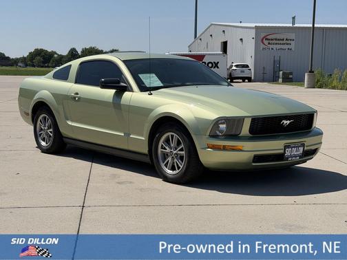 Legend Lime Metallic 2005 Ford Mustang Deluxe
