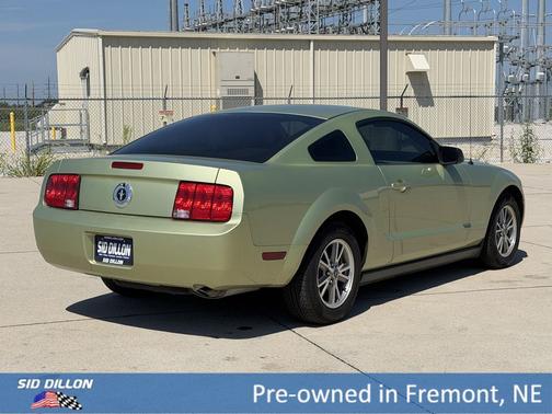 Legend Lime Metallic 2005 Ford Mustang Deluxe