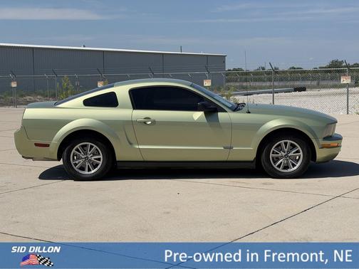 Legend Lime Metallic 2005 Ford Mustang Deluxe