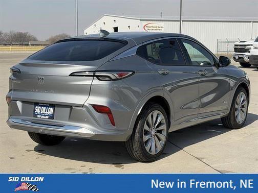 Moonstone Gray Metallic 2026 Buick Envista Avenir FWD