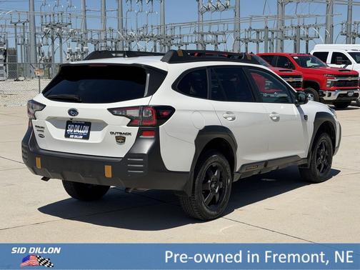 Crystal White Pearl 2025 Subaru Outback Wilderness