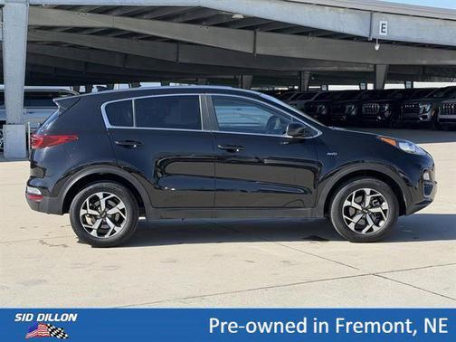 Black Cherry 2022 Kia Sportage LX