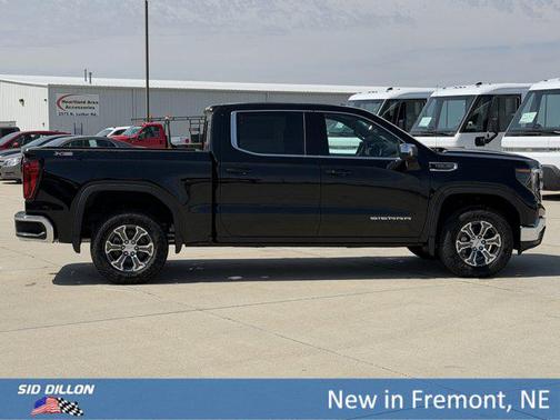 Onyx Black 2026 GMC Sierra 1500 SLE