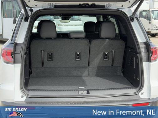 Summit White 2026 GMC Acadia AT4 AWD