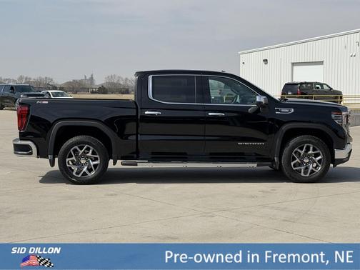 Onyx Black 2025 GMC Sierra 1500 SLT