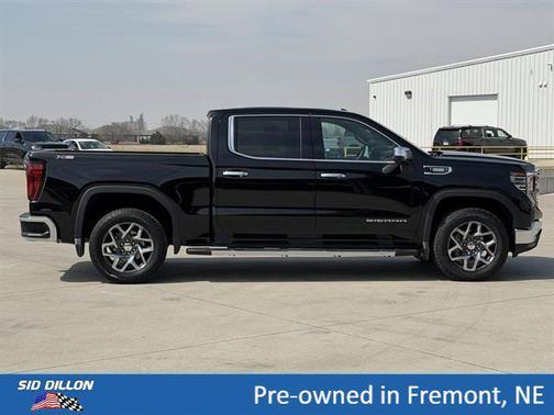 Onyx Black 2025 GMC Sierra 1500 SLT