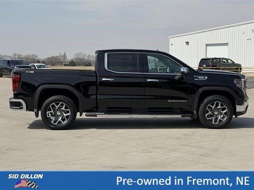 Onyx Black 2025 GMC Sierra 1500 SLT