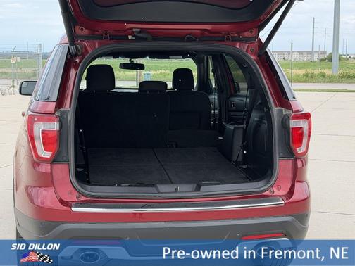 Red 2018 Ford Explorer XLT
