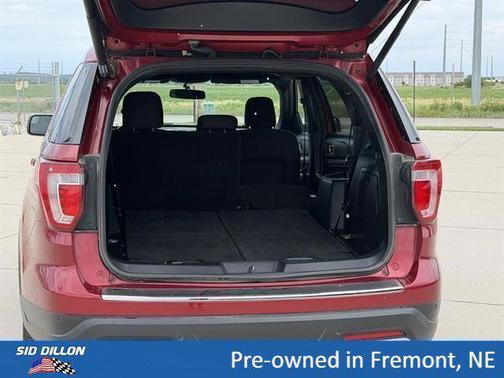 Red 2018 Ford Explorer XLT
