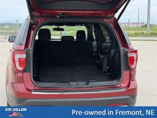 Red 2018 Ford Explorer XLT