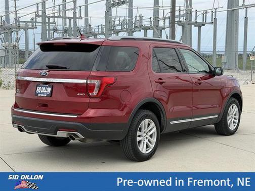 Red 2018 Ford Explorer XLT