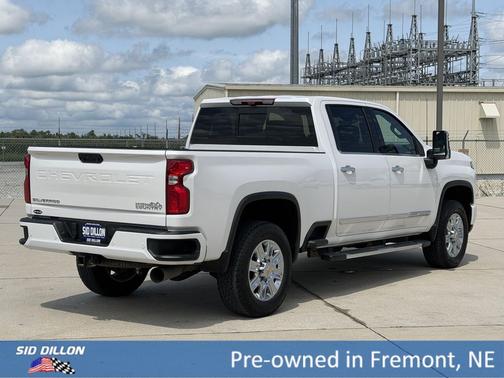 Iridescent Pearl Tricoat 2024 Chevrolet Silverado 2500 High Country